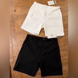 NWT Girl’s Black & White 5” Yoga, Volleyball, Dance Shorts, 2 Side Pockets Sz L